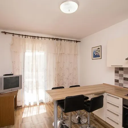 8214b * Dobropoljana